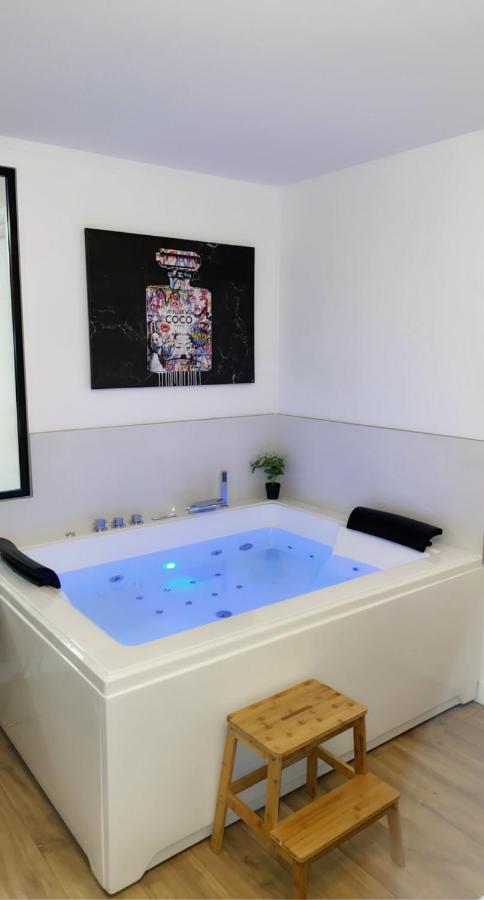 L'AppartE Black Superbe Appartement Pop ! Μπεζανσόν Εξωτερικό φωτογραφία
