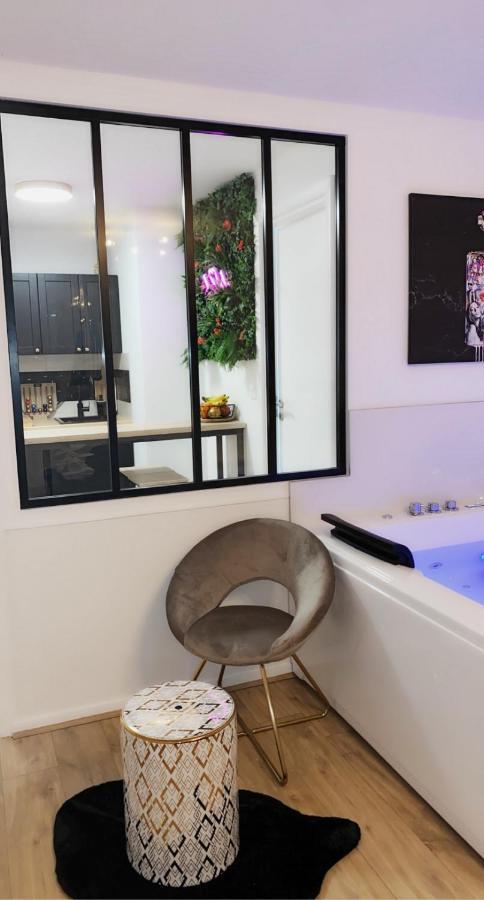 L'AppartE Black Superbe Appartement Pop ! Μπεζανσόν Εξωτερικό φωτογραφία
