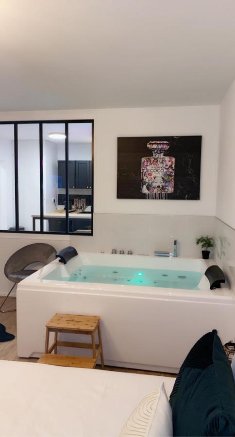 L'AppartE Black Superbe Appartement Pop ! Μπεζανσόν Εξωτερικό φωτογραφία