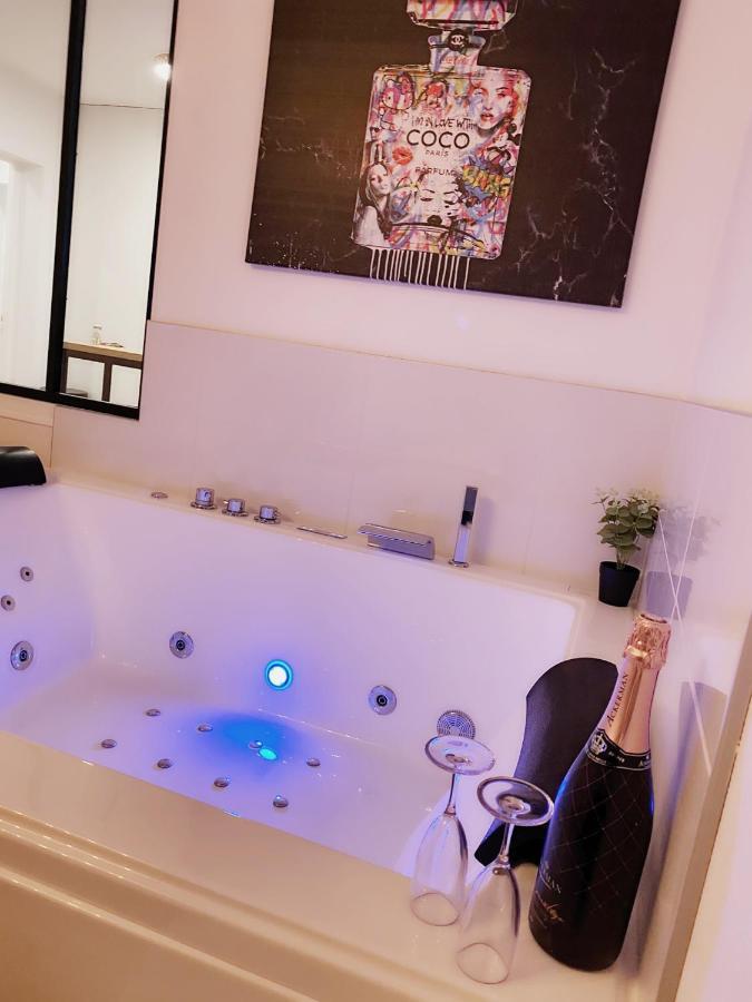 L'AppartE Black Superbe Appartement Pop ! Μπεζανσόν Εξωτερικό φωτογραφία