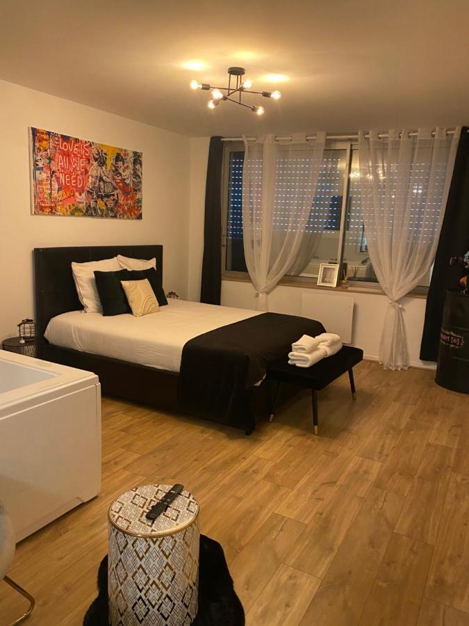 L'AppartE Black Superbe Appartement Pop ! Μπεζανσόν Εξωτερικό φωτογραφία
